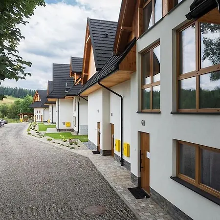 Two Bedroom With Terrace- Tatra View - Ksiezycowe - 24e-1 公寓